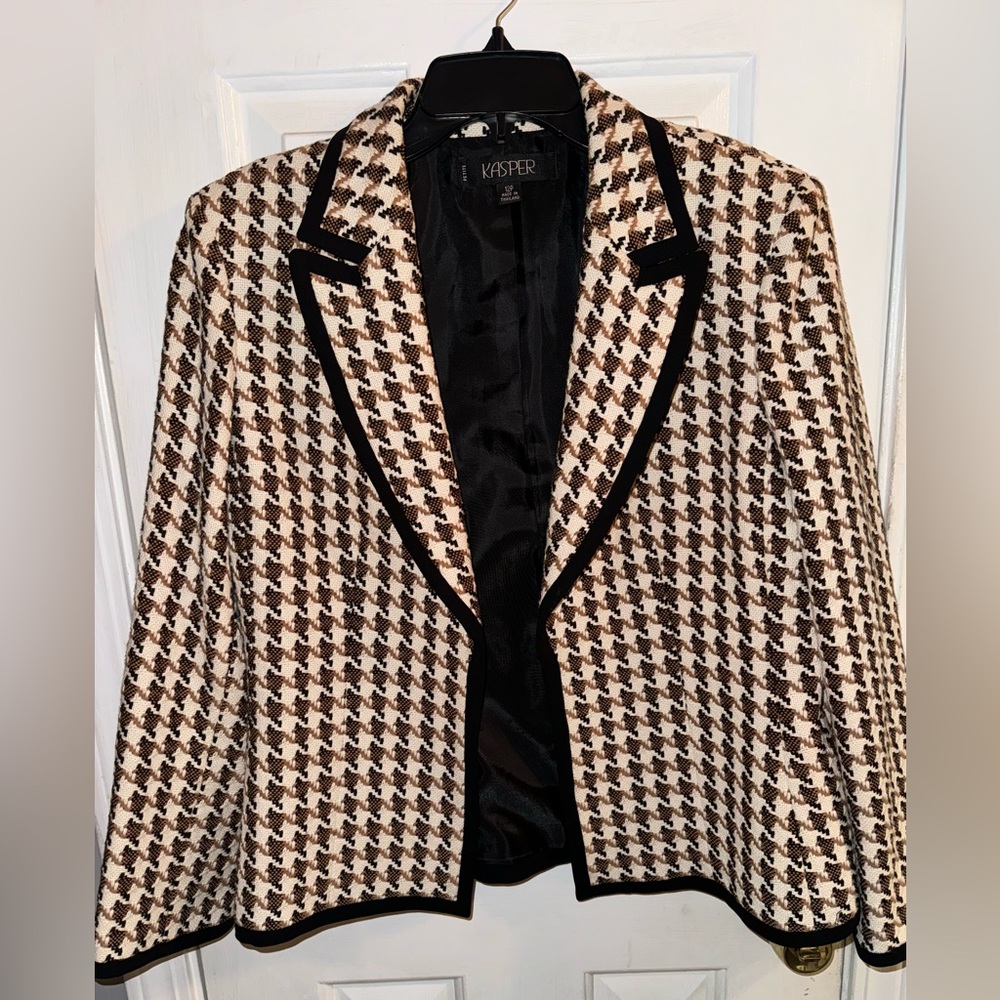 Kasper Black, White, & Tan Blazer